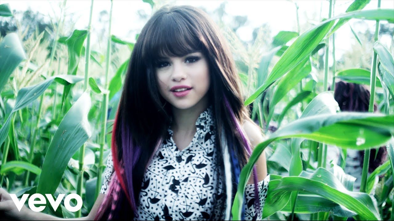 Selena Gomez & The Scene – Hit The Lights