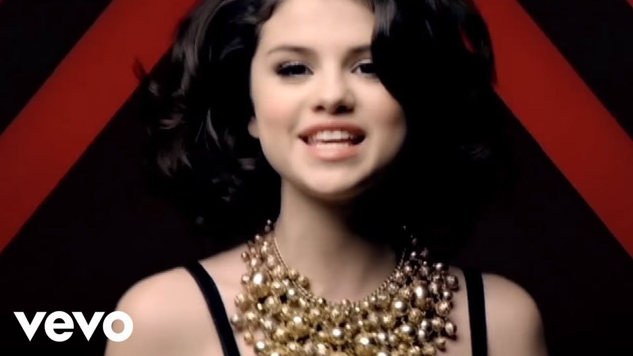 Selena Gomez & The Scene – #VEVOCertified, Pt. 7: Naturally (Selena Commentary)
